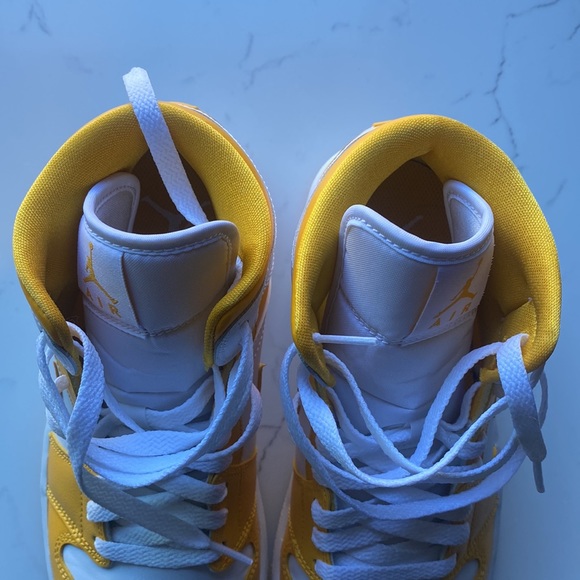 Air Jordan 1 Mid - Picture 14 of 15